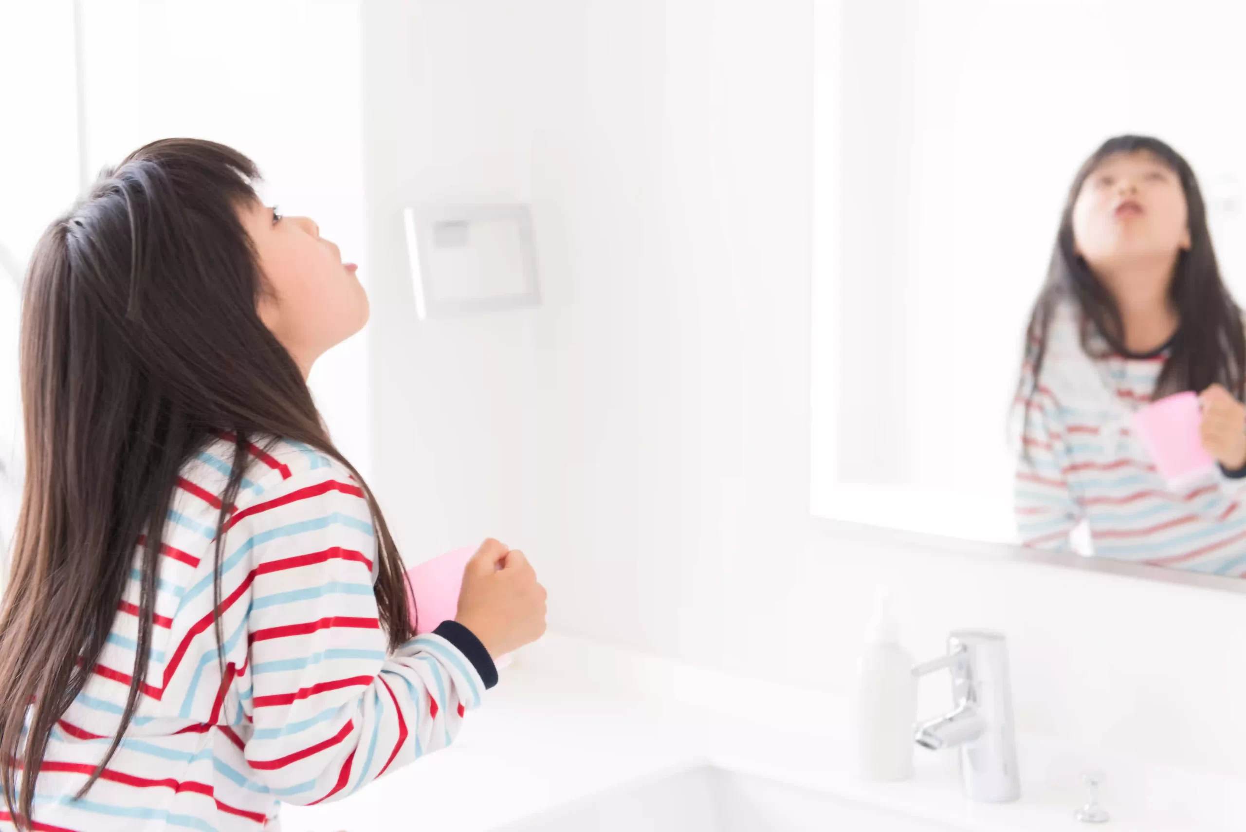 child maintaining oral hygiene
