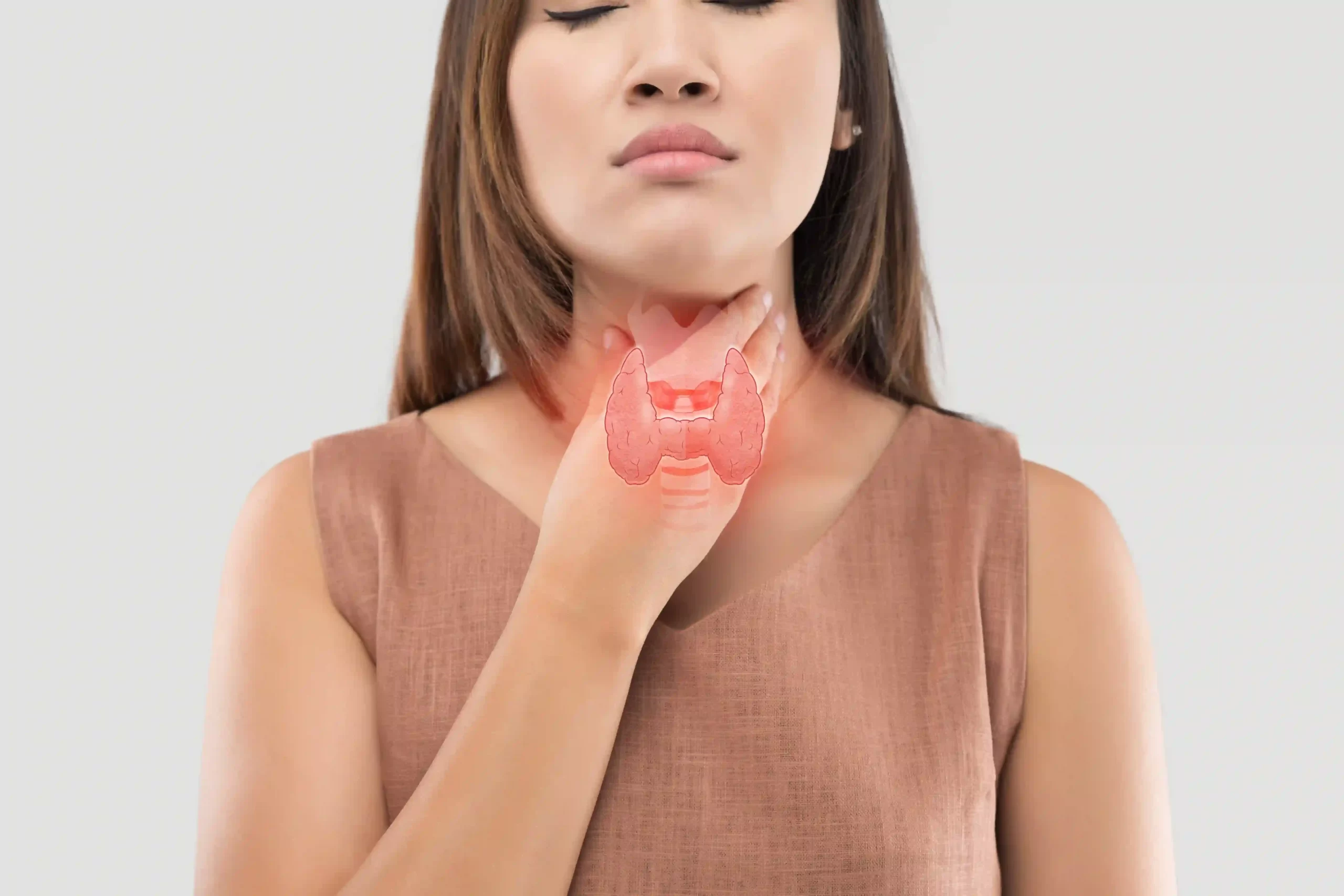 female patient experiencing thyroid swelling