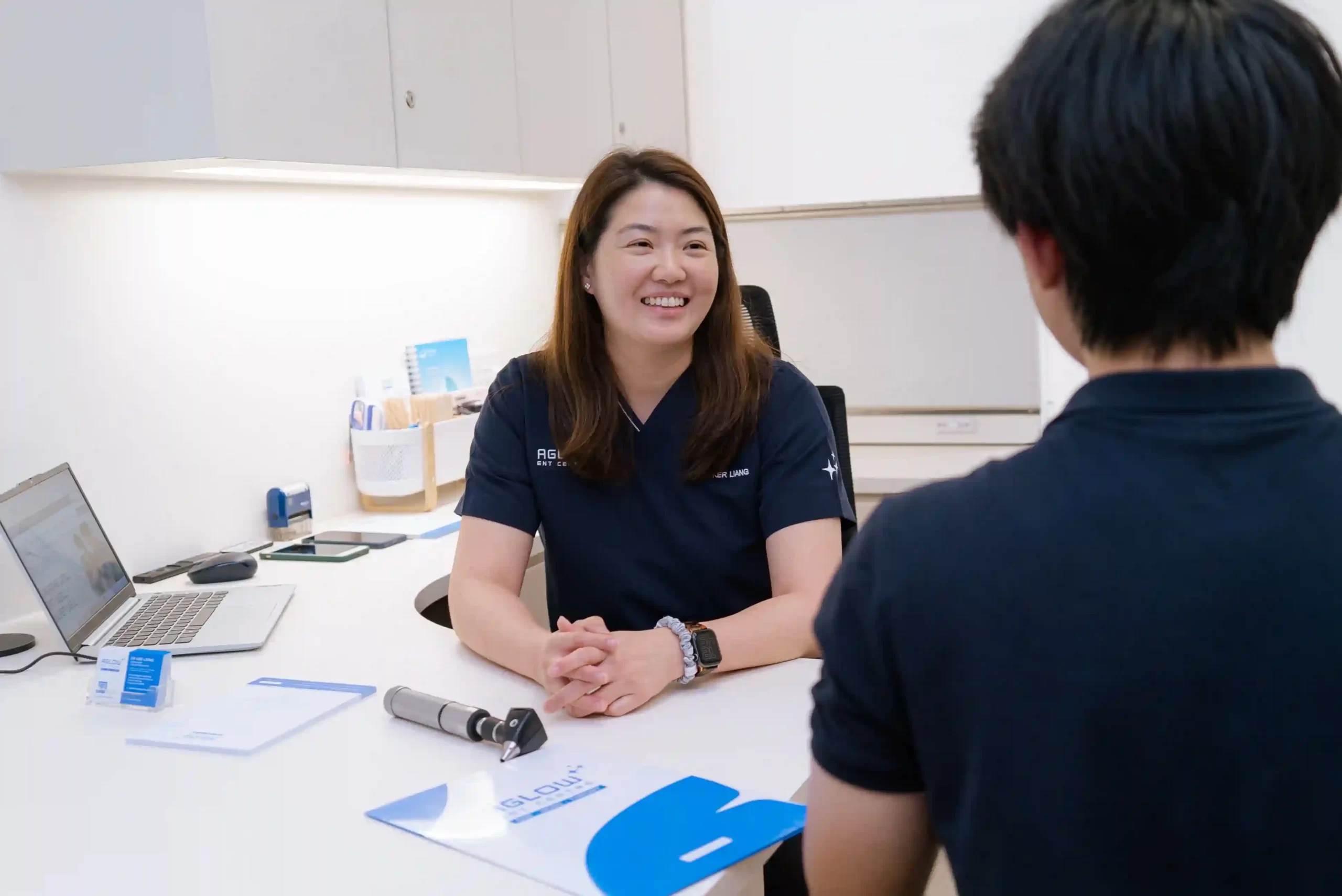 patient consulting with dr ker liang