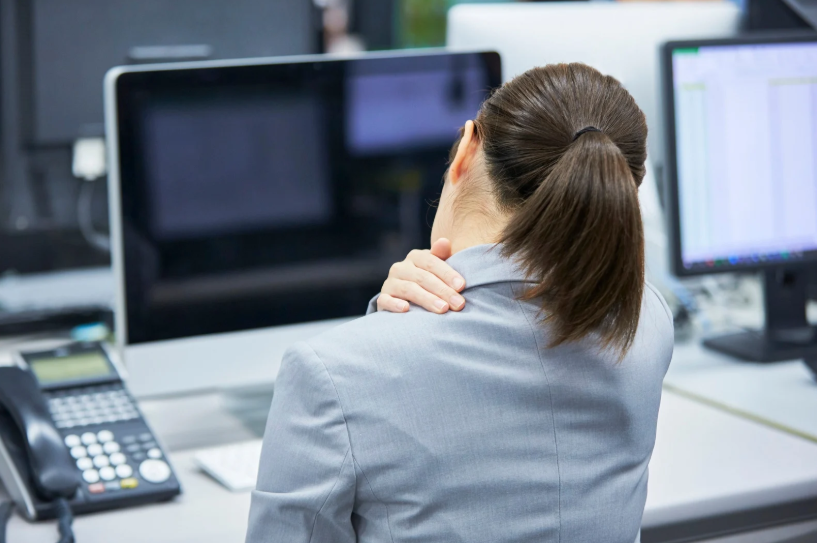 office worker experiencing neck pain